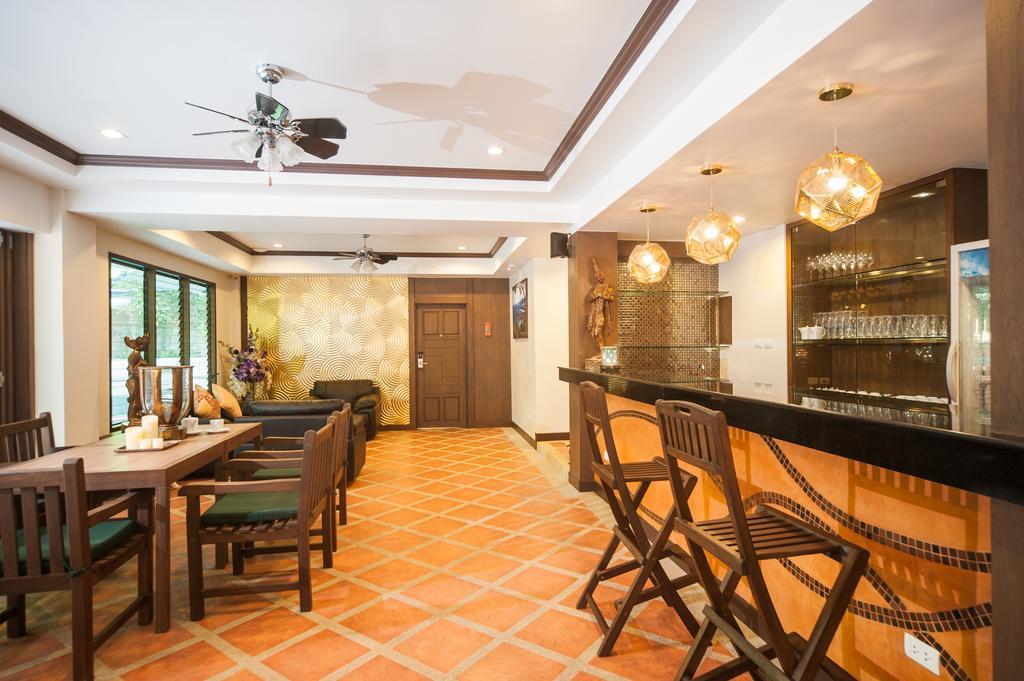 Ratana Hill Patong Aparthotel Luaran gambar