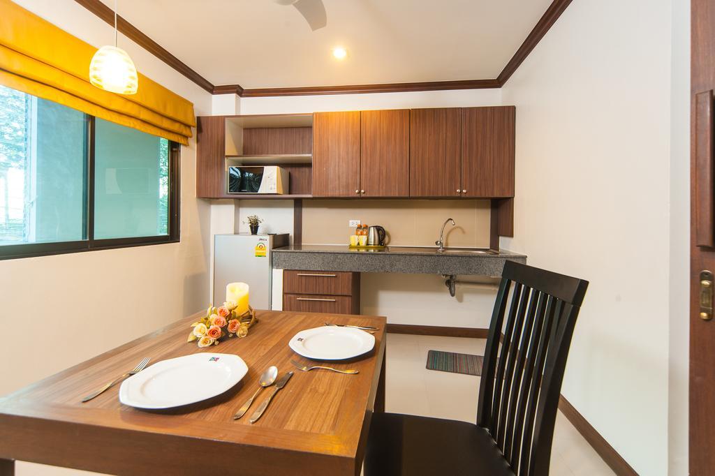 Ratana Hill Patong Aparthotel Luaran gambar