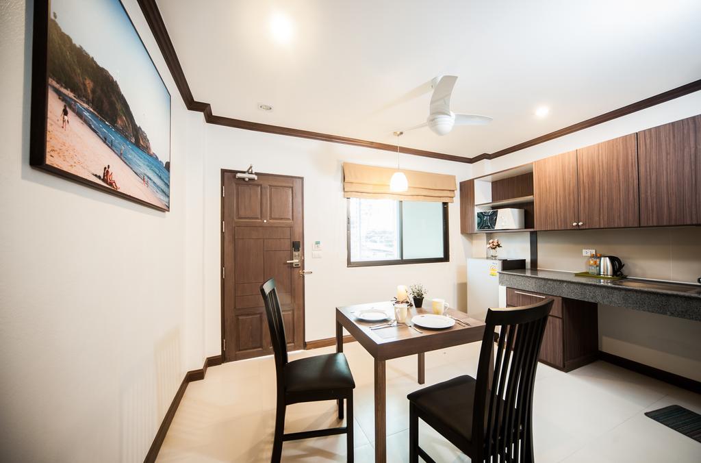 Ratana Hill Patong Aparthotel Luaran gambar