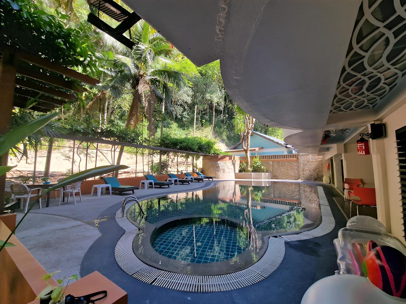 Ratana Hill Patong Aparthotel Luaran gambar