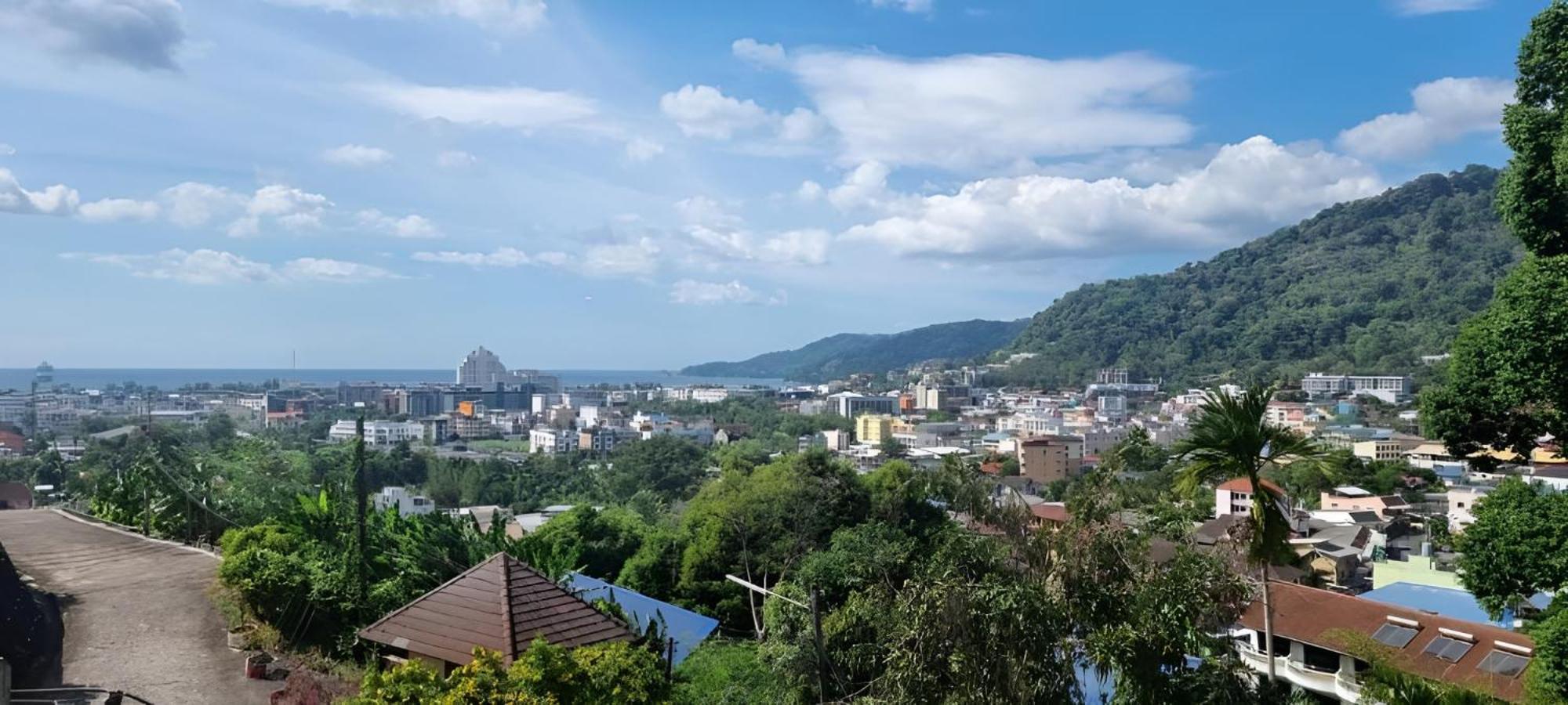 Ratana Hill Patong Aparthotel Luaran gambar