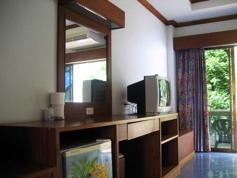 Ratana Hill Patong Aparthotel Luaran gambar