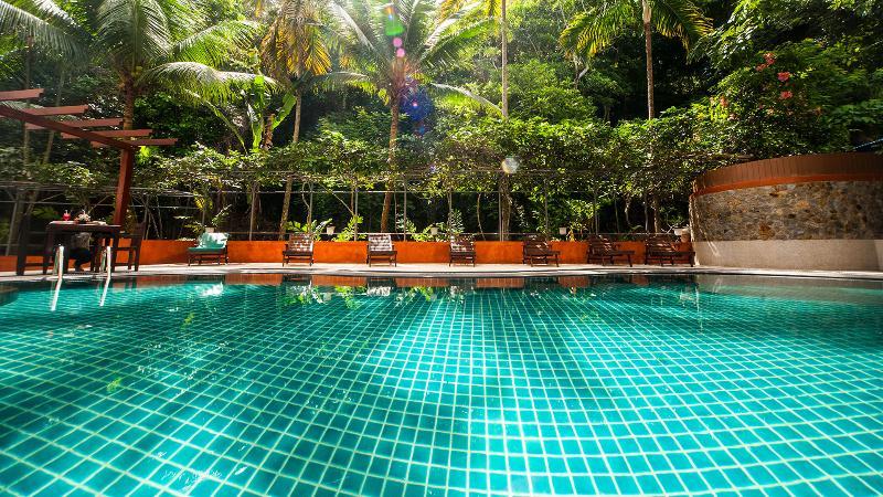 Ratana Hill Patong Aparthotel Luaran gambar