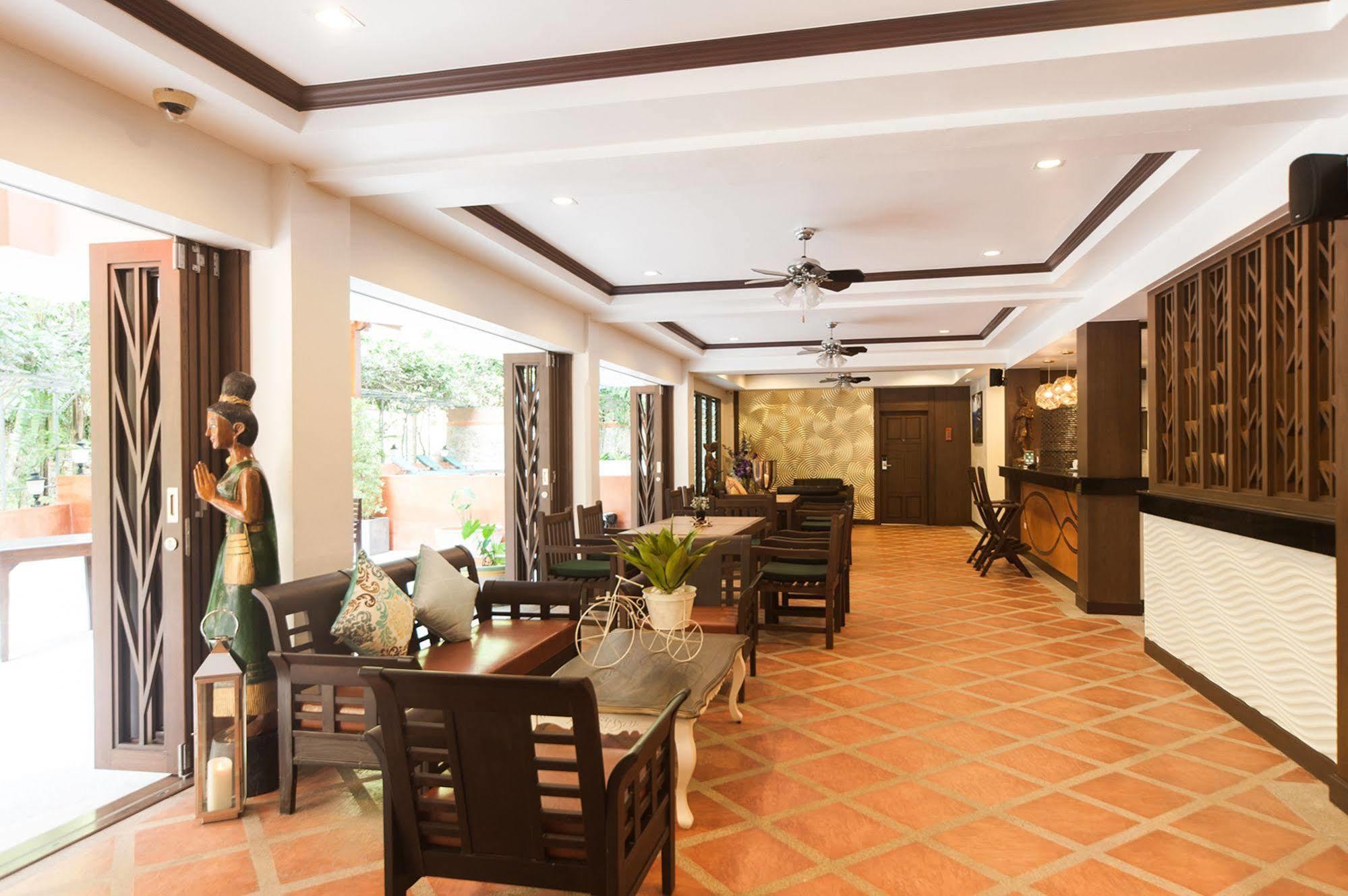 Ratana Hill Patong Aparthotel Luaran gambar