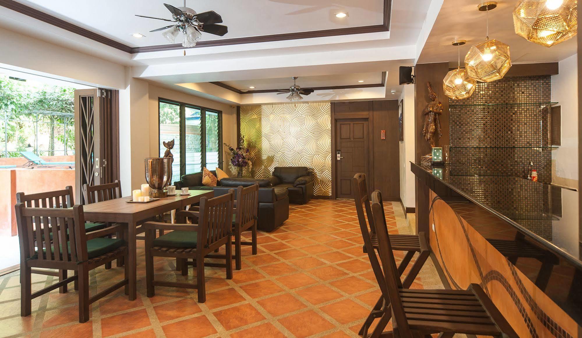 Ratana Hill Patong Aparthotel Luaran gambar
