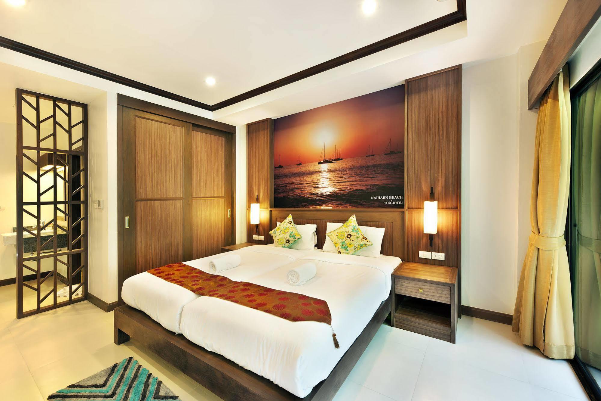 Ratana Hill Patong Aparthotel Luaran gambar