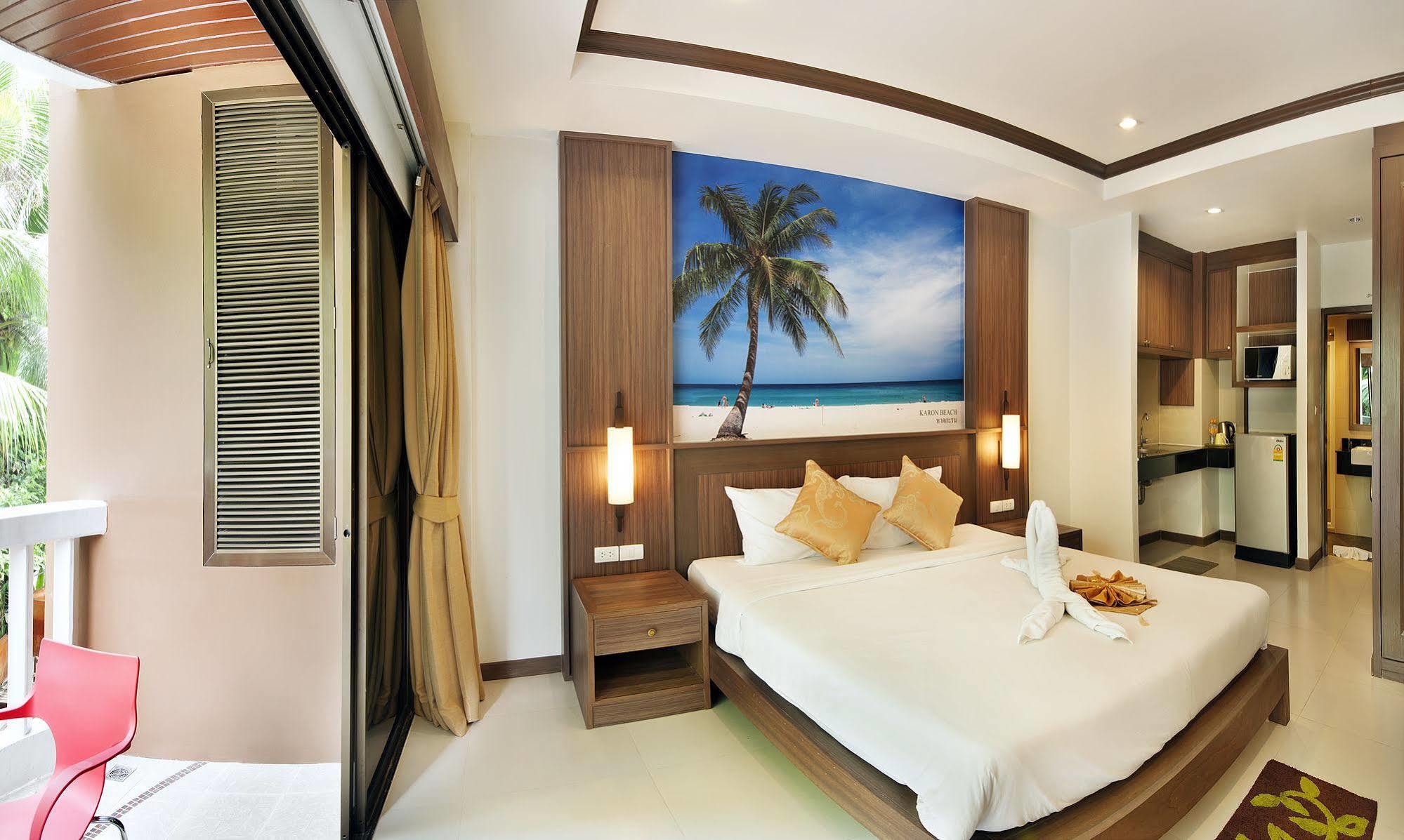 Ratana Hill Patong Aparthotel Luaran gambar