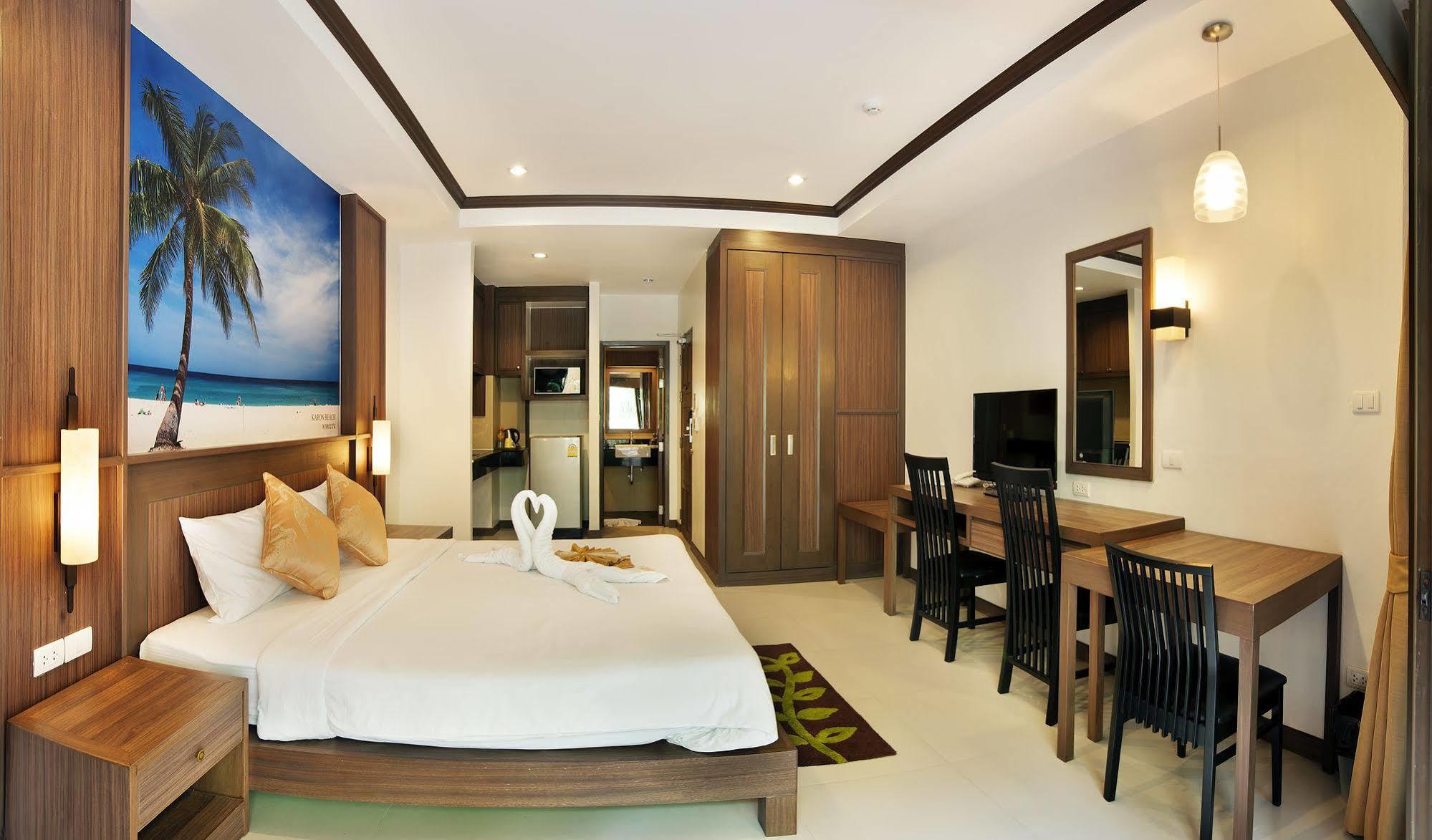 Ratana Hill Patong Aparthotel Luaran gambar